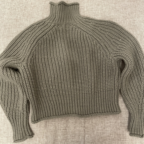 H&M Cowl TurtleNeck Cropped Thick Nit Green Cozy Sweater. - Picture 2 of 8